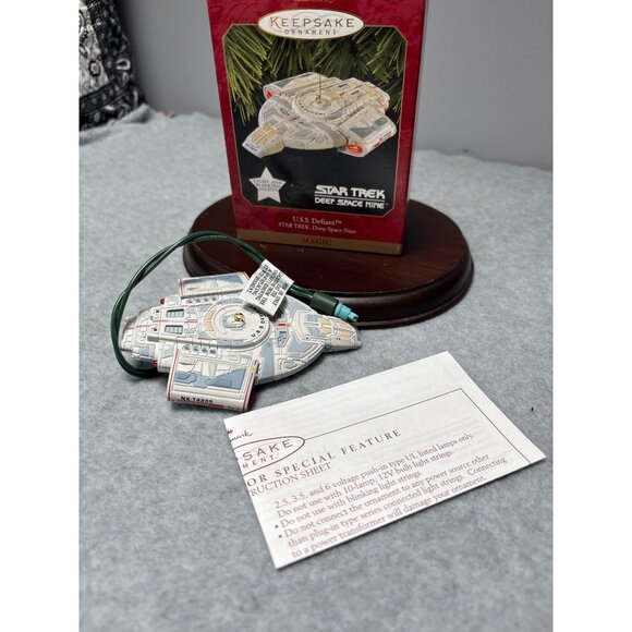 Star Trek Deep Space Nine U.S.S. Defiant Christmas Ornament 1997 Hallmark Keepsa - Picture 7 of 7